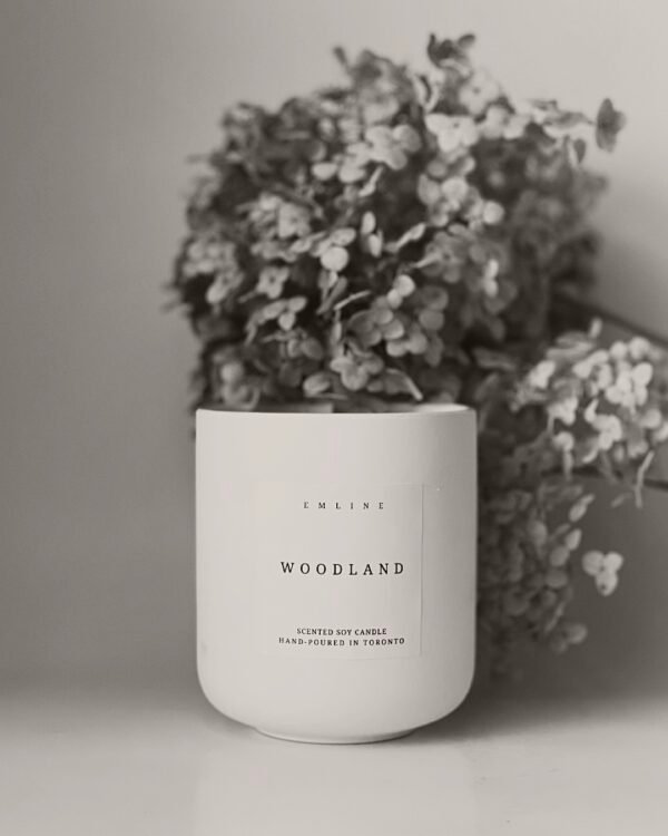 emlinehome_woodland soy candle_with flower_homepage